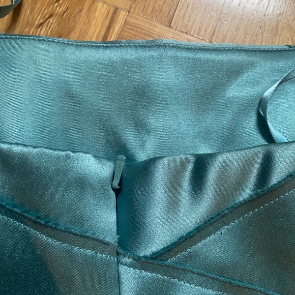 Dress (formal). Womens knee length - Picture 3 of 3